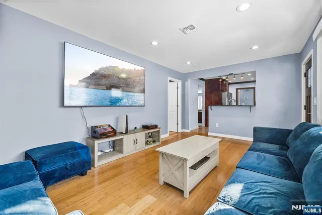 $699,000 | 14 Weeks Court, Clifton, NJ 07013