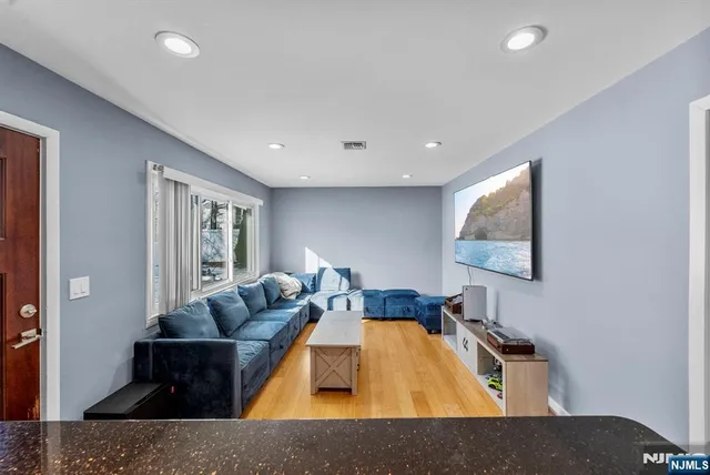 $699,000 | 14 Weeks Court, Clifton, NJ 07013