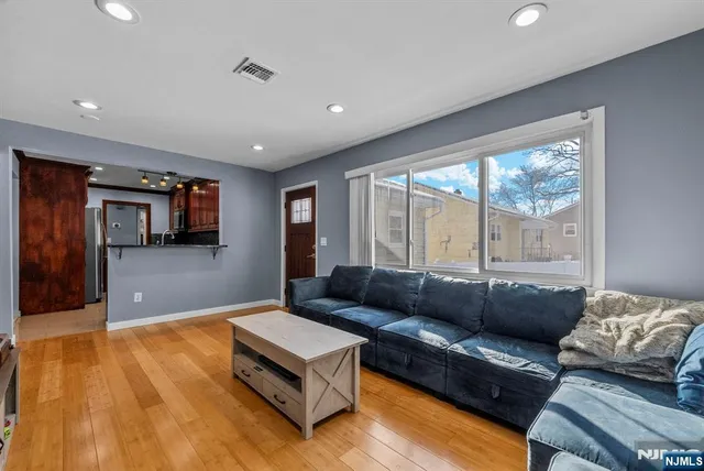 $699,000 | 14 Weeks Court, Clifton, NJ 07013