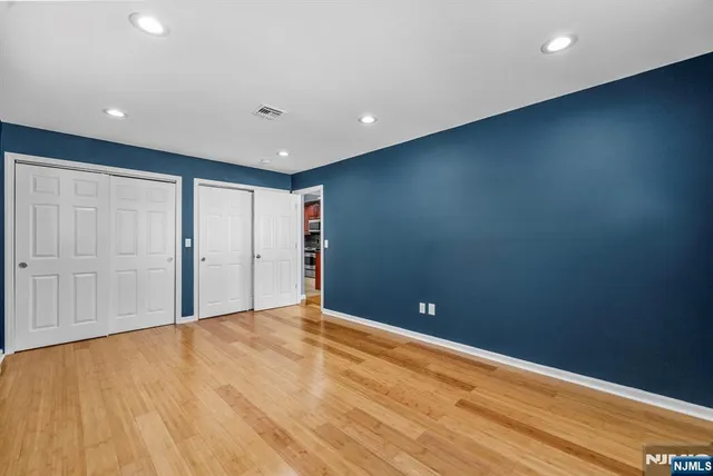 $699,000 | 14 Weeks Court, Clifton, NJ 07013