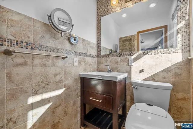 $699,000 | 14 Weeks Court, Clifton, NJ 07013