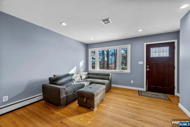 $699,000 | 14 Weeks Court, Clifton, NJ 07013