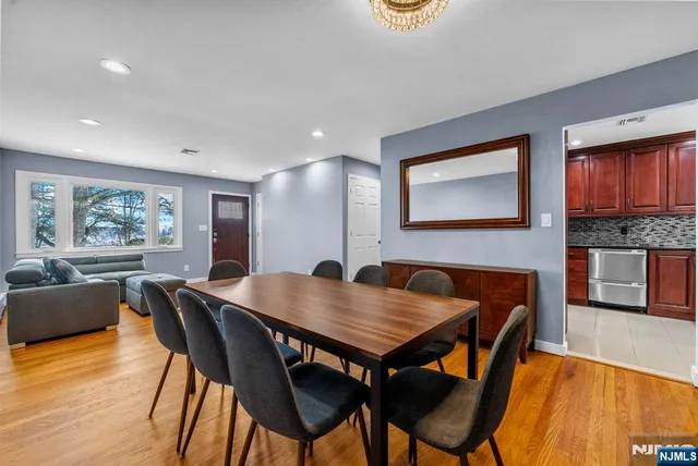 $699,000 | 14 Weeks Court, Clifton, NJ 07013