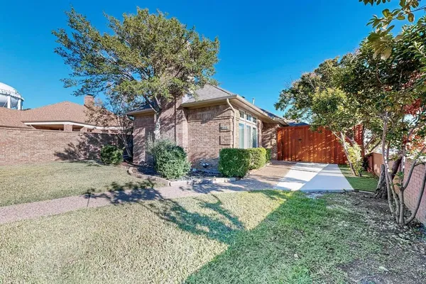 $2,600 | 811 Oakway Court, Richardson, TX 75081