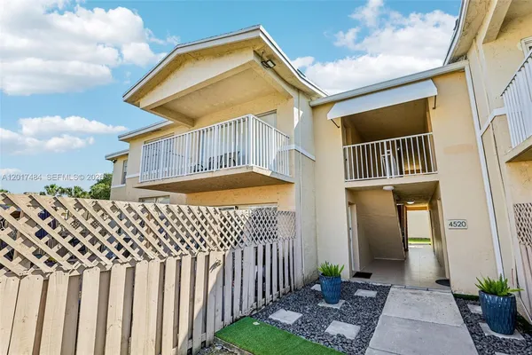 $295,000 | 4520 Northwest 79th Avenue, Unit 2D, Doral, FL 33166
