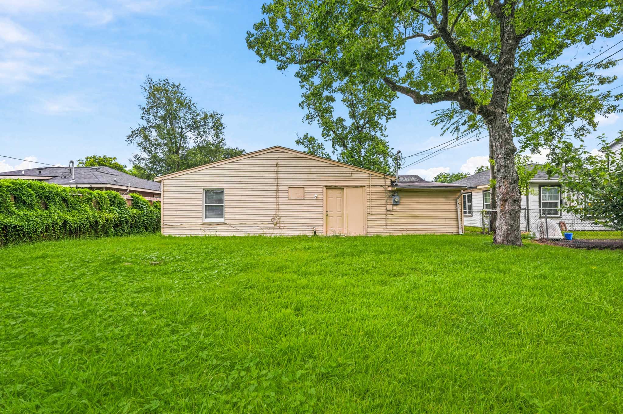4953 Bataan Road Houston, TX 77033 - Photo 11 of 12