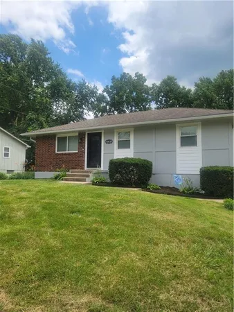 $240,000 | 104 Southeast Kingscross Road, Blue Springs, MO 64014