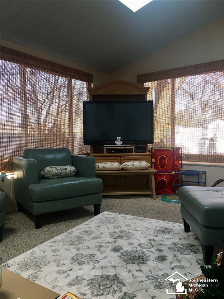 30434 South Gibraltar Road Gibraltar, MI 48173 - Photo 33 of 61