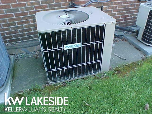 31805 Kelly Road, Unit 27 Fraser, MI 48026 - Photo 14 of 18 31247917-13.JPG