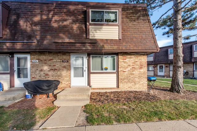 $194,500 | 2634 Woodview Court, Waukegan, IL 60087