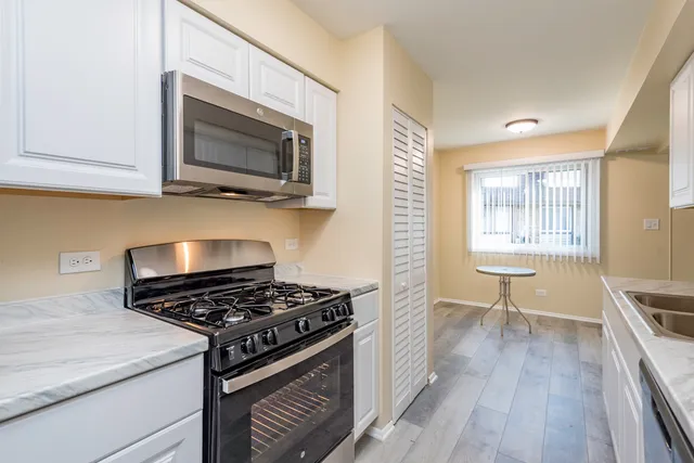 $189,900 | 2634 Woodview Court, Waukegan, IL 60087