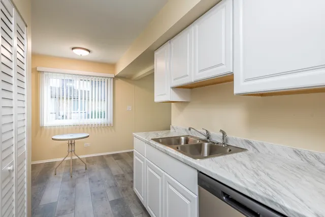 $189,900 | 2634 Woodview Court, Waukegan, IL 60087