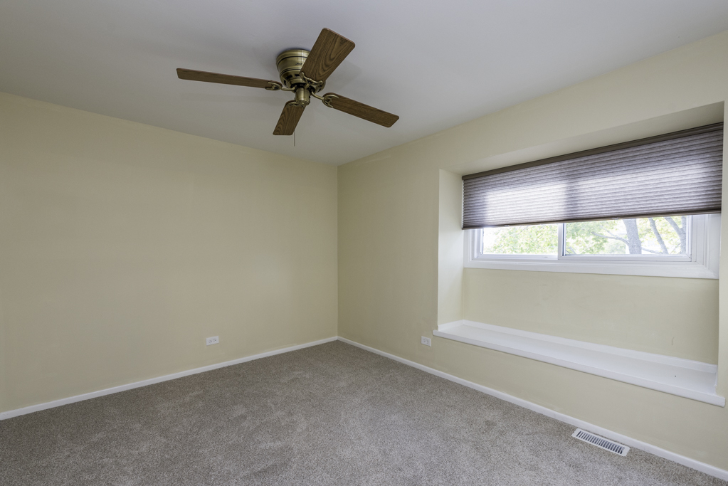 2634 Woodview Court Waukegan, IL 60087 - Photo 15 of 26