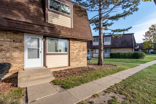 $189,900 | 2634 Woodview Court, Waukegan, IL 60087