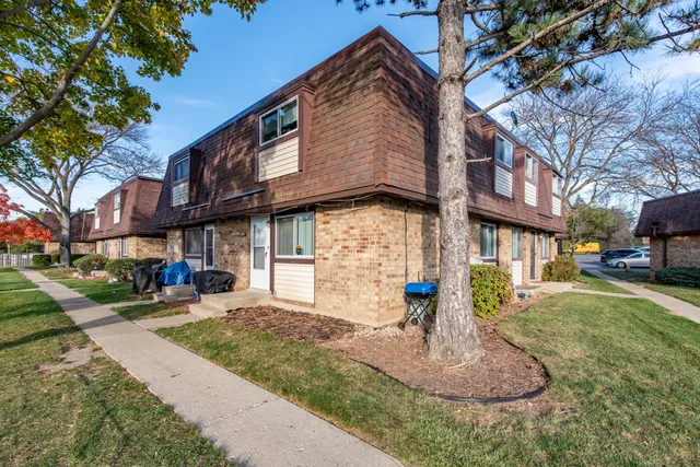 $189,900 | 2634 Woodview Court, Waukegan, IL 60087