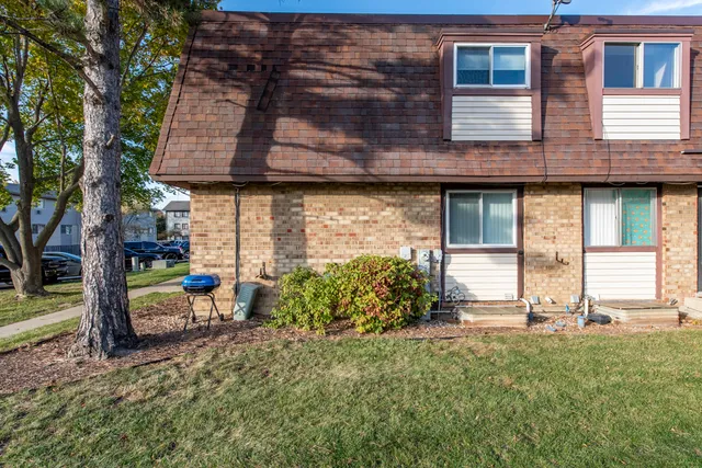 $189,900 | 2634 Woodview Court, Waukegan, IL 60087