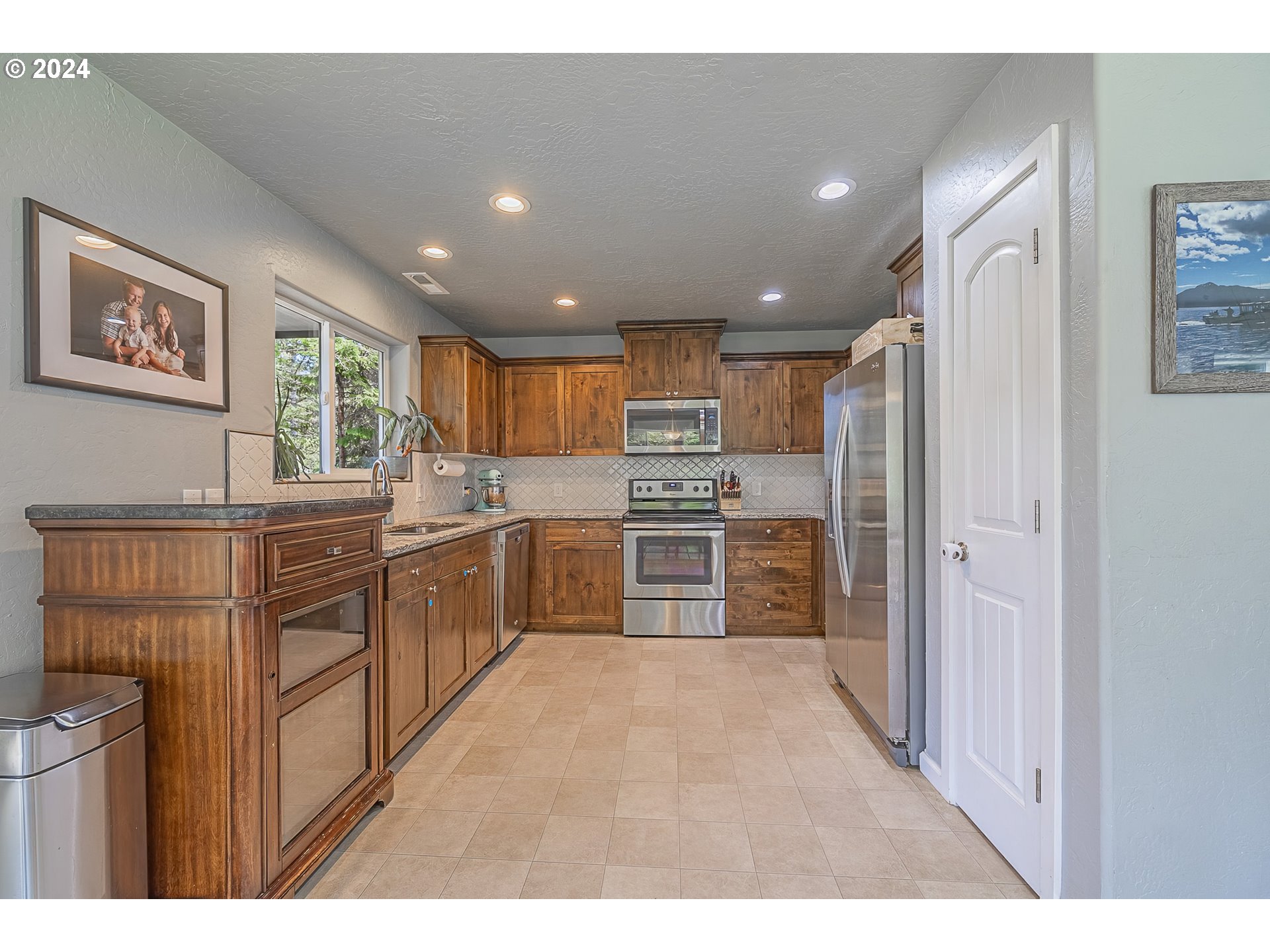 64419 Beaver Loop Road North Bend, OR 97459 - Photo 11 of 48 Gallery Image 11