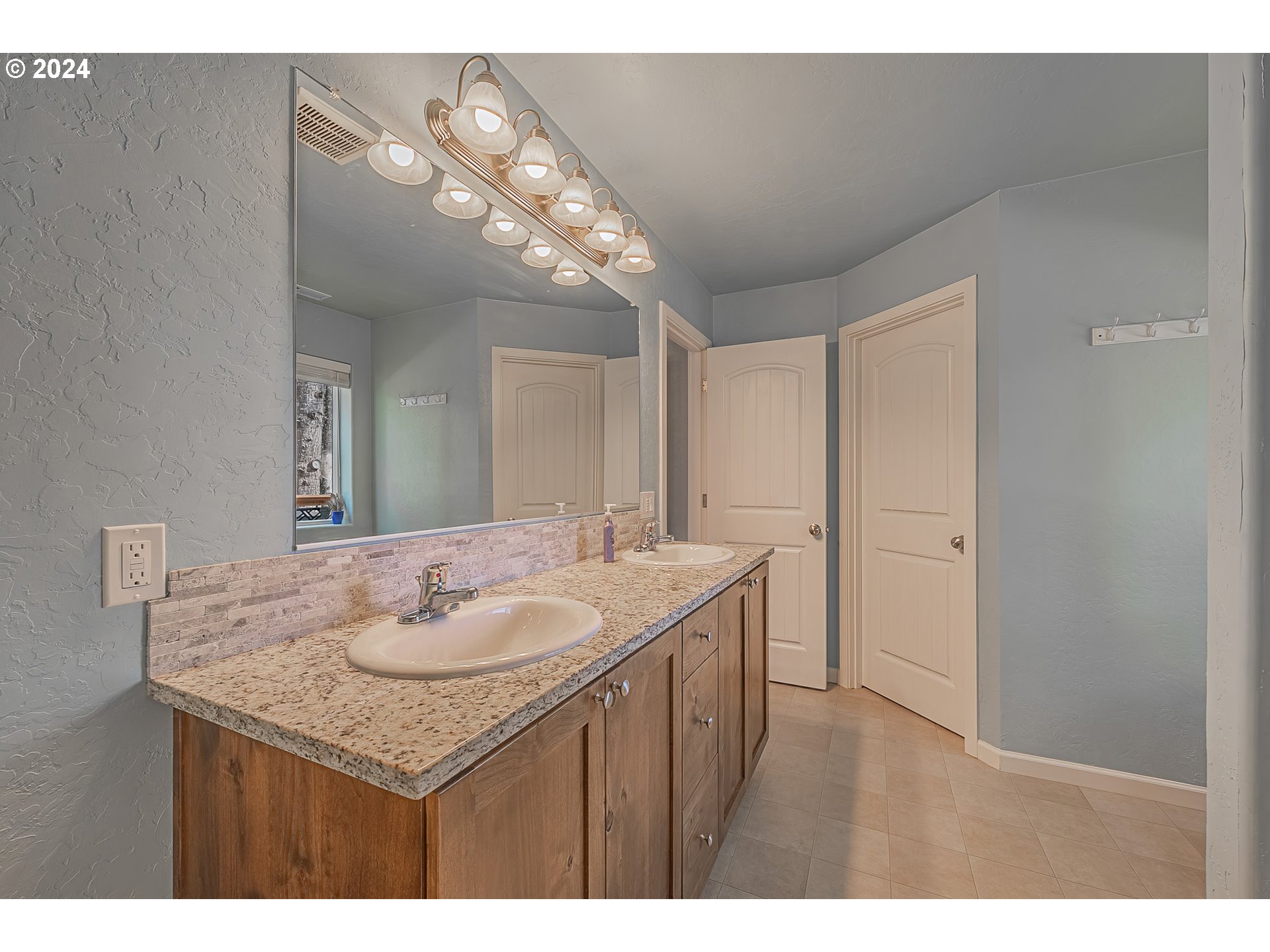 64419 Beaver Loop Road North Bend, OR 97459 - Photo 21 of 48 Gallery Image 21