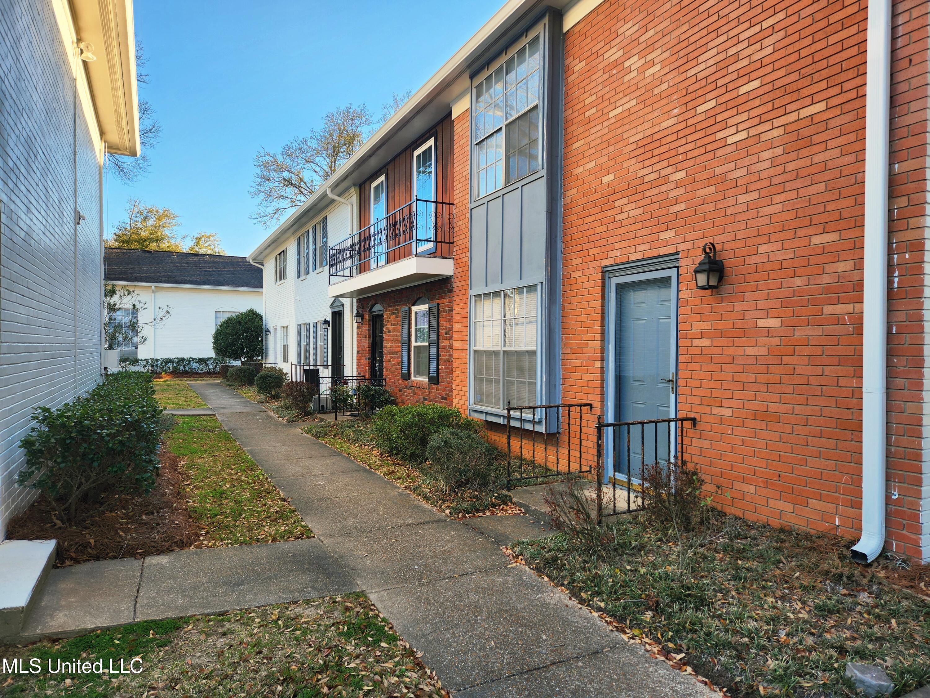 5025 Wayneland Drive, Unit H3 Jackson, MS 39211 - Photo 3 of 32 20260222_164728