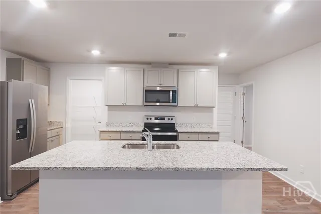 $2,600 | 393 Coconut Drive, Bloomingdale, GA 31302