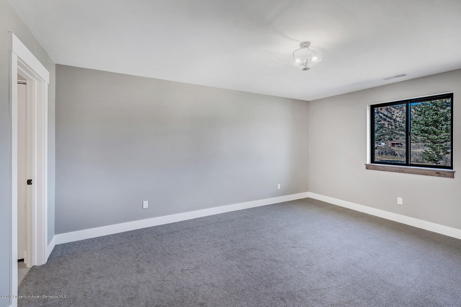 602 Saddleback Road Carbondale, CO 81623 - Photo 21 of 33 Spacious Guest Suite