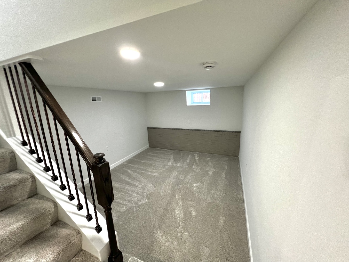126 Prairie Street Ottawa, IL 61350 - Photo 13 of 15 an entryway in a hall with a window