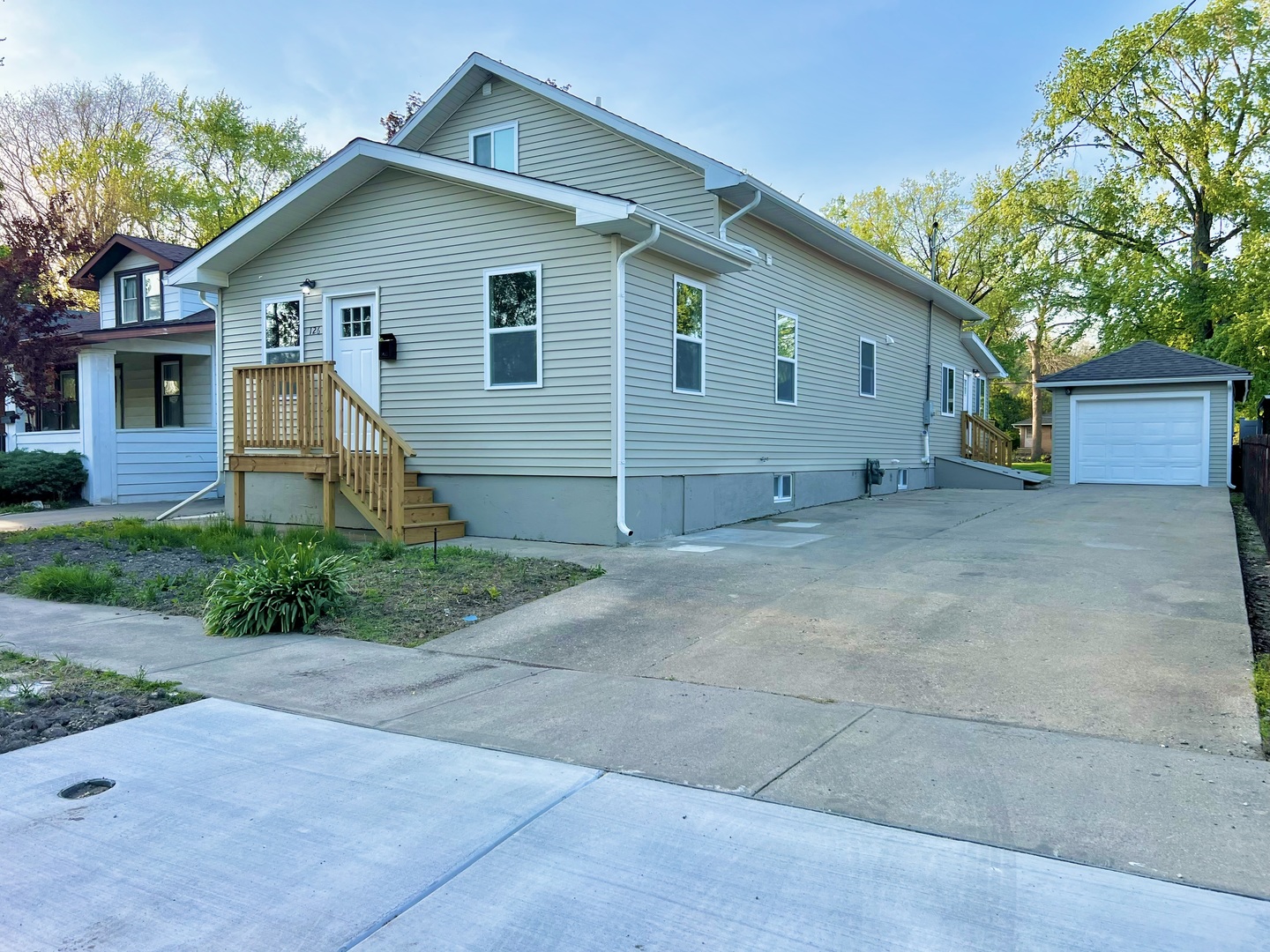 126 Prairie Street Ottawa, IL 61350 - Photo 2 of 15 a front view of house with yard and trees around