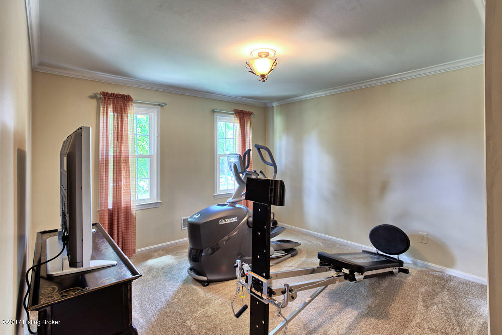 817 Foxgate Road Louisville, KY 40223 - Photo 36 of 44 817 Foxgate-37