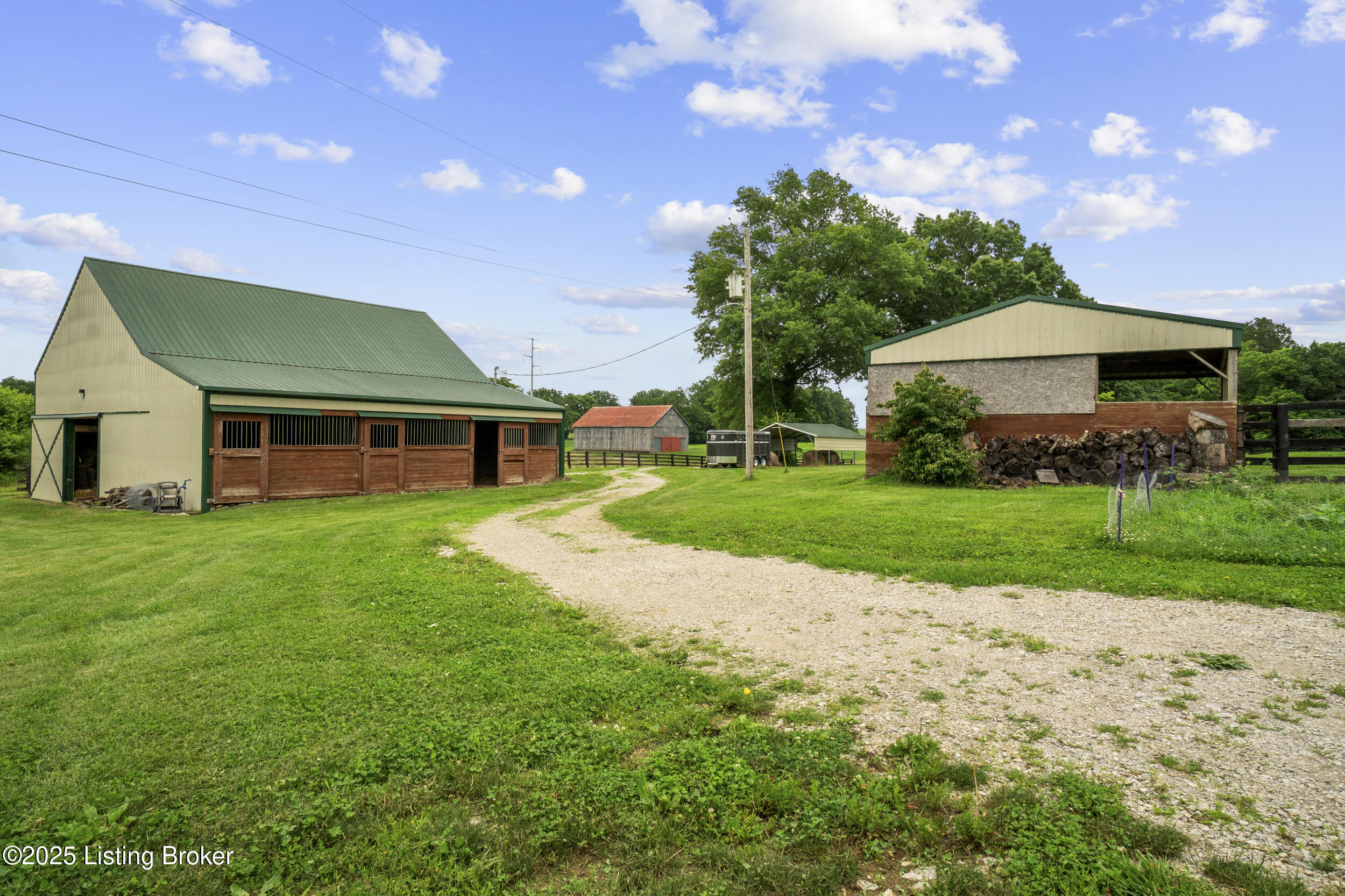 1493 Stapleton Road Shelbyville, KY 40065 - Photo 35 of 51 main barn and run in