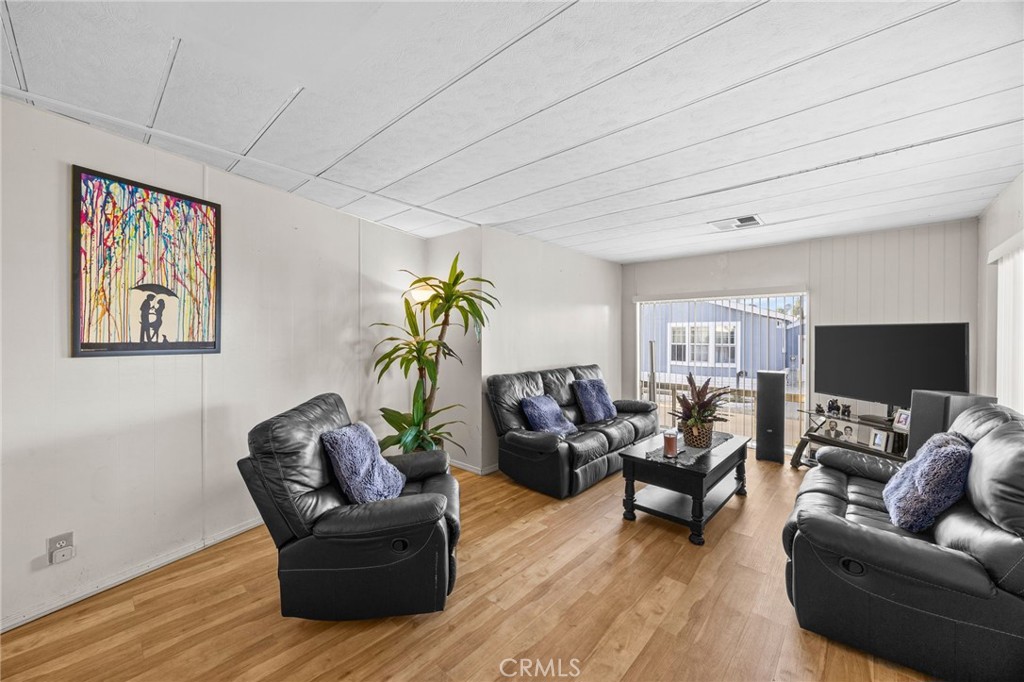23301 Ridge Rte Drive, Unit 109 Laguna Hills, CA 92653 - Photo 8 of 46