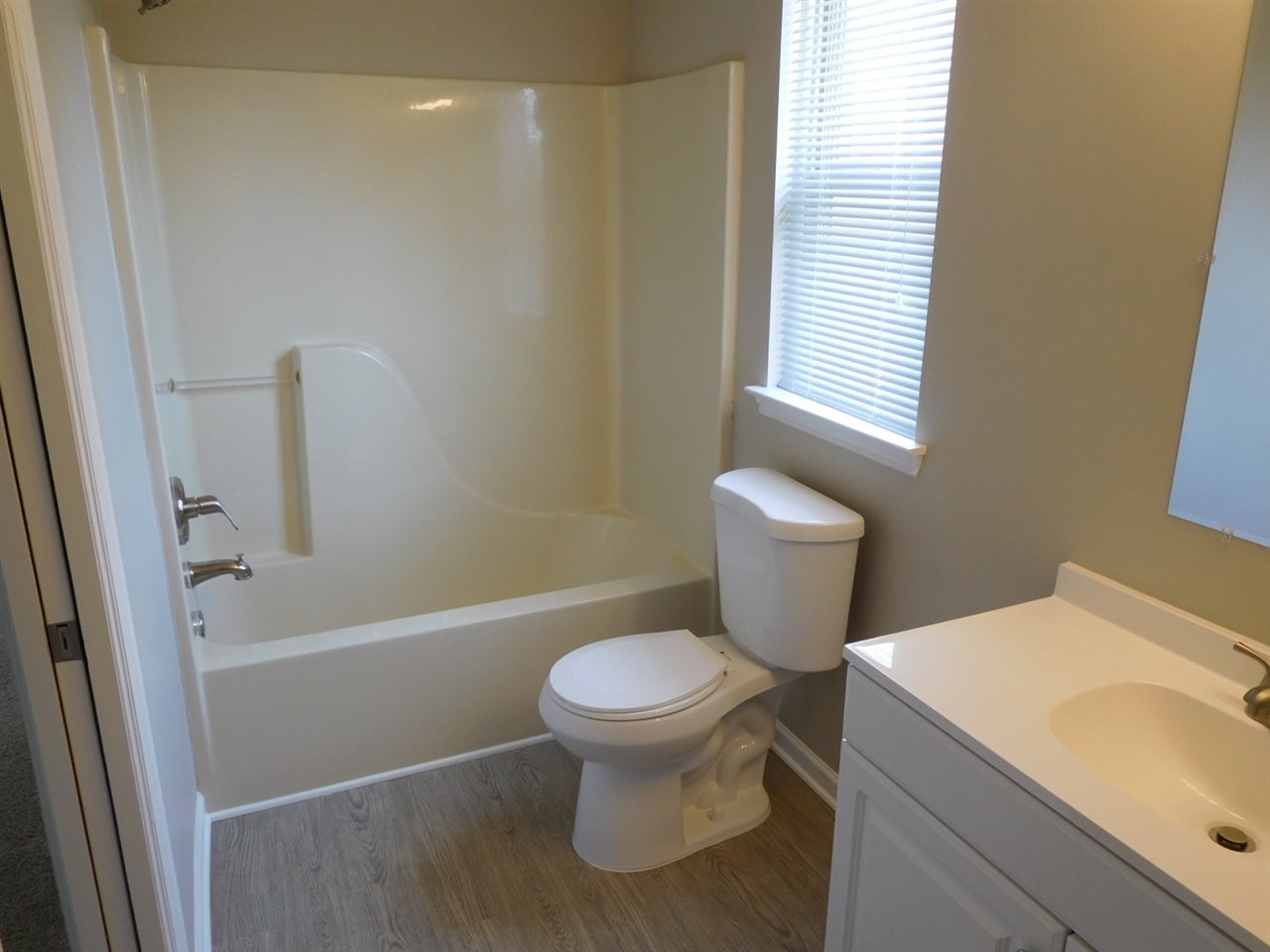 13194 East 13 Mile Road Warren, MI 48088 - Photo 21 of 23 50001277-20.JPG