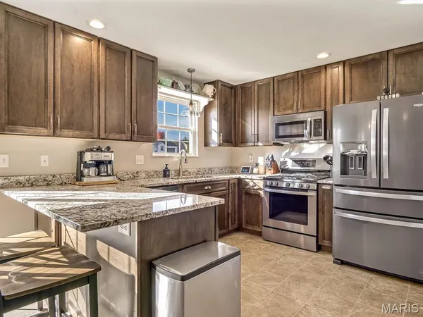 $305,000 | 510 Cliff View Place, Valmeyer, IL 62295