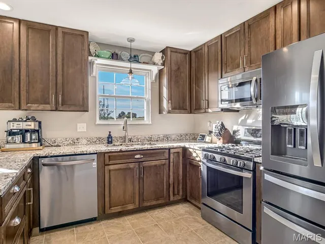 $310,000 | 510 Cliff View Place, Valmeyer, IL 62295