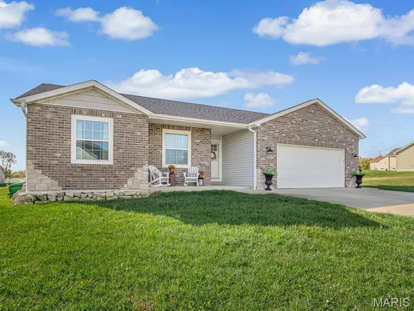 $305,000 | 510 Cliff View Place, Valmeyer, IL 62295