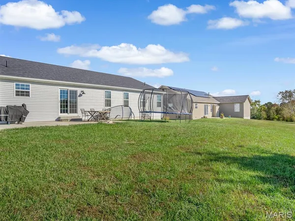 $305,000 | 510 Cliff View Place, Valmeyer, IL 62295