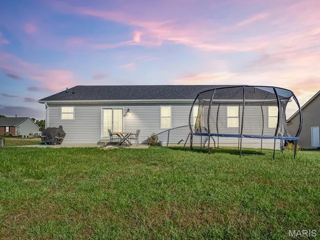 $310,000 | 510 Cliff View Place, Valmeyer, IL 62295