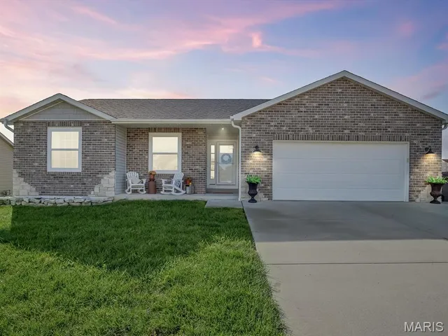 $310,000 | 510 Cliff View Place, Valmeyer, IL 62295