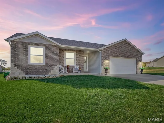 $310,000 | 510 Cliff View Place, Valmeyer, IL 62295