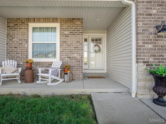 $310,000 | 510 Cliff View Place, Valmeyer, IL 62295