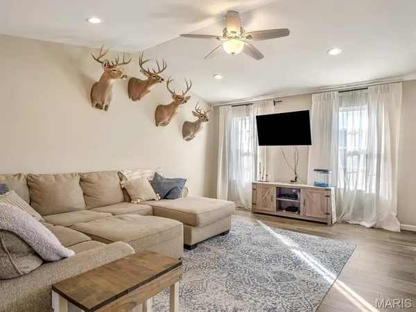 $305,000 | 510 Cliff View Place, Valmeyer, IL 62295