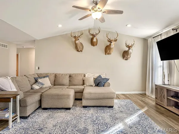 $305,000 | 510 Cliff View Place, Valmeyer, IL 62295