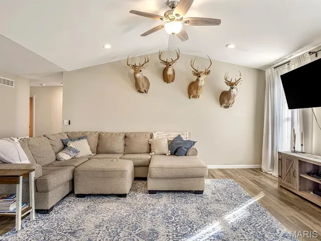 $310,000 | 510 Cliff View Place, Valmeyer, IL 62295