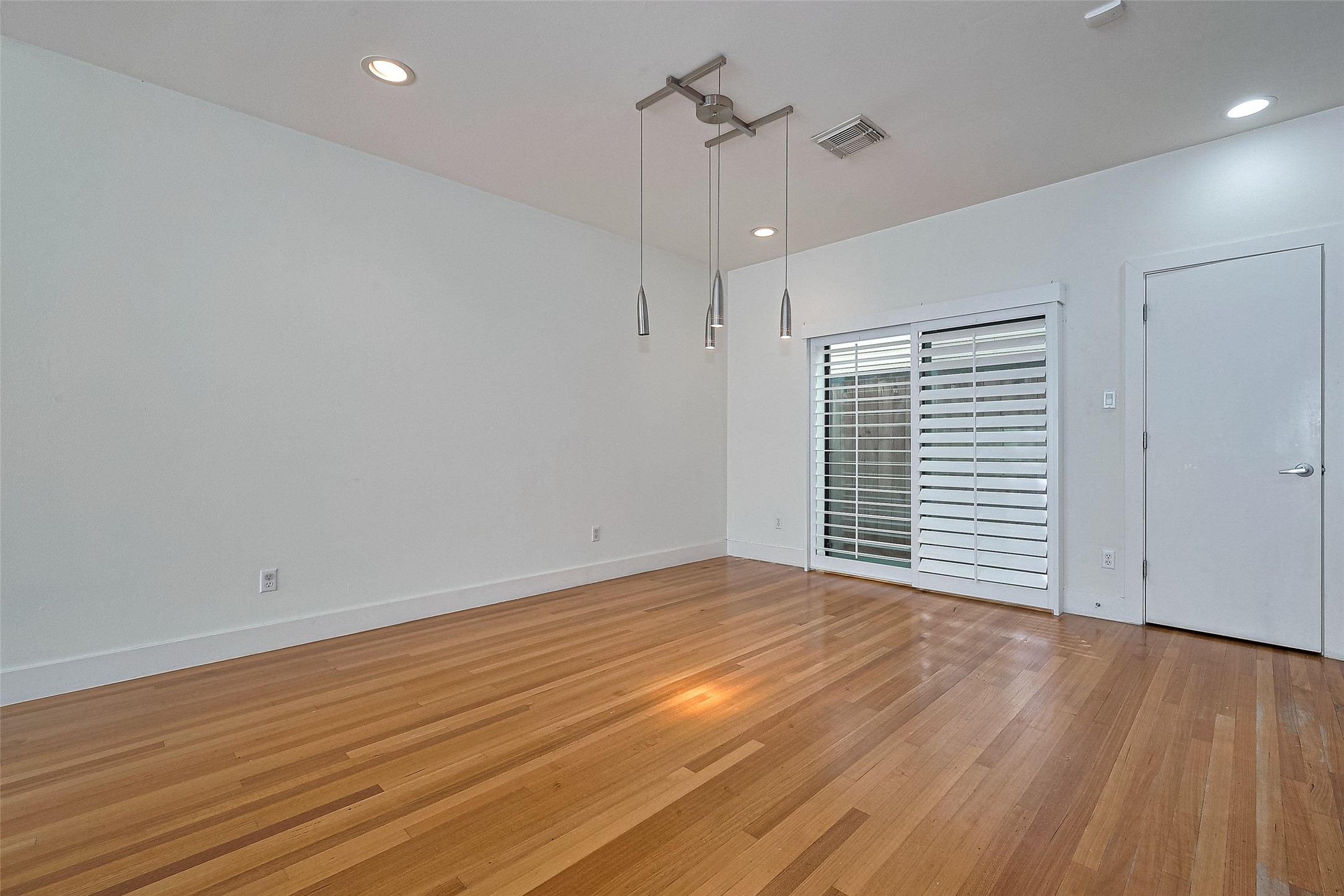4331 Eigel Street Houston, TX 77007 - Photo 12 of 38 a view of a room with wooden floor and white walls