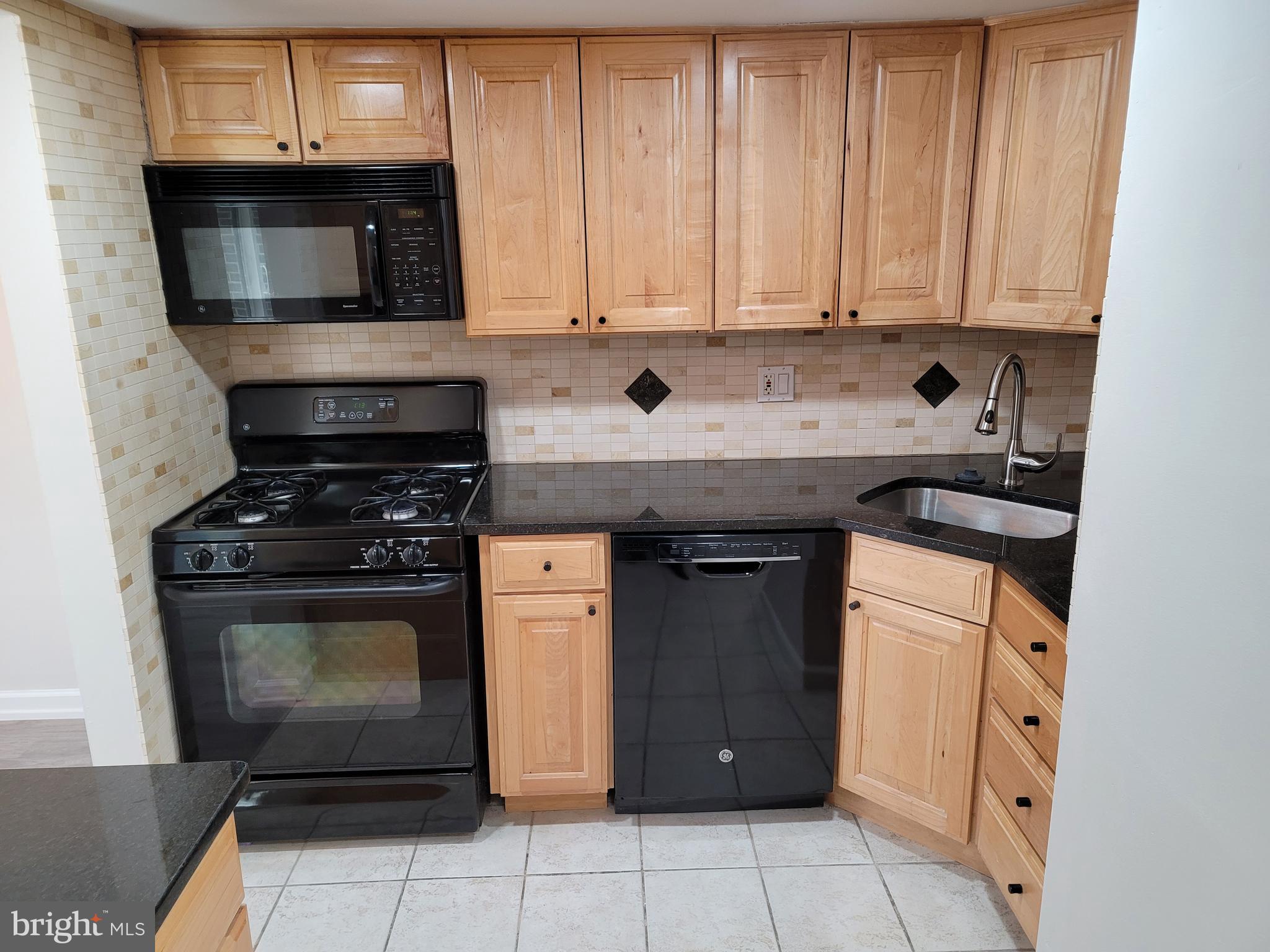 1411 Northgate Square, Unit 11B Reston, VA 20190 - Photo 11 of 15 Gallery Image 11