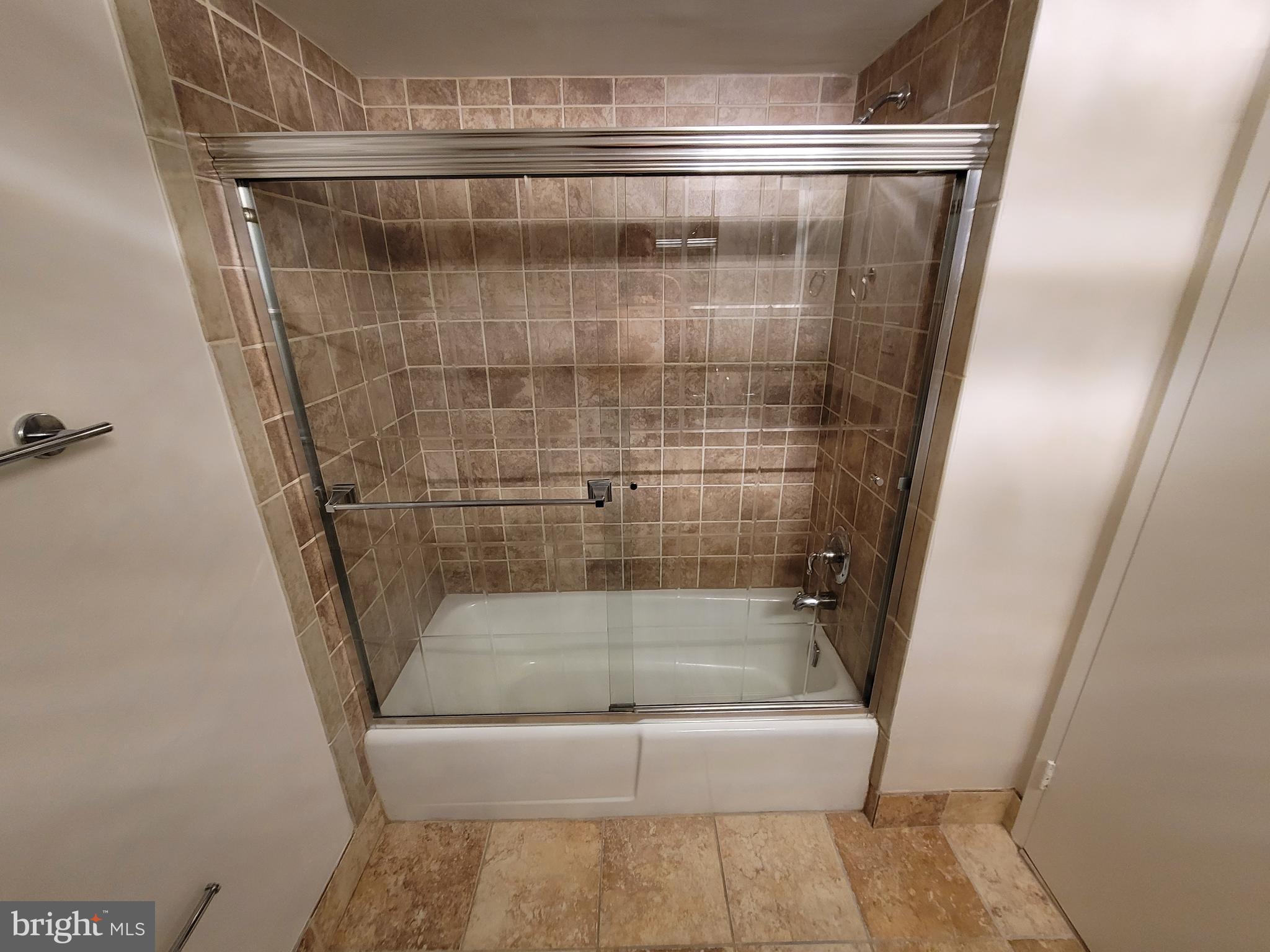 1411 Northgate Square, Unit 11B Reston, VA 20190 - Photo 8 of 15 Gallery Image 8