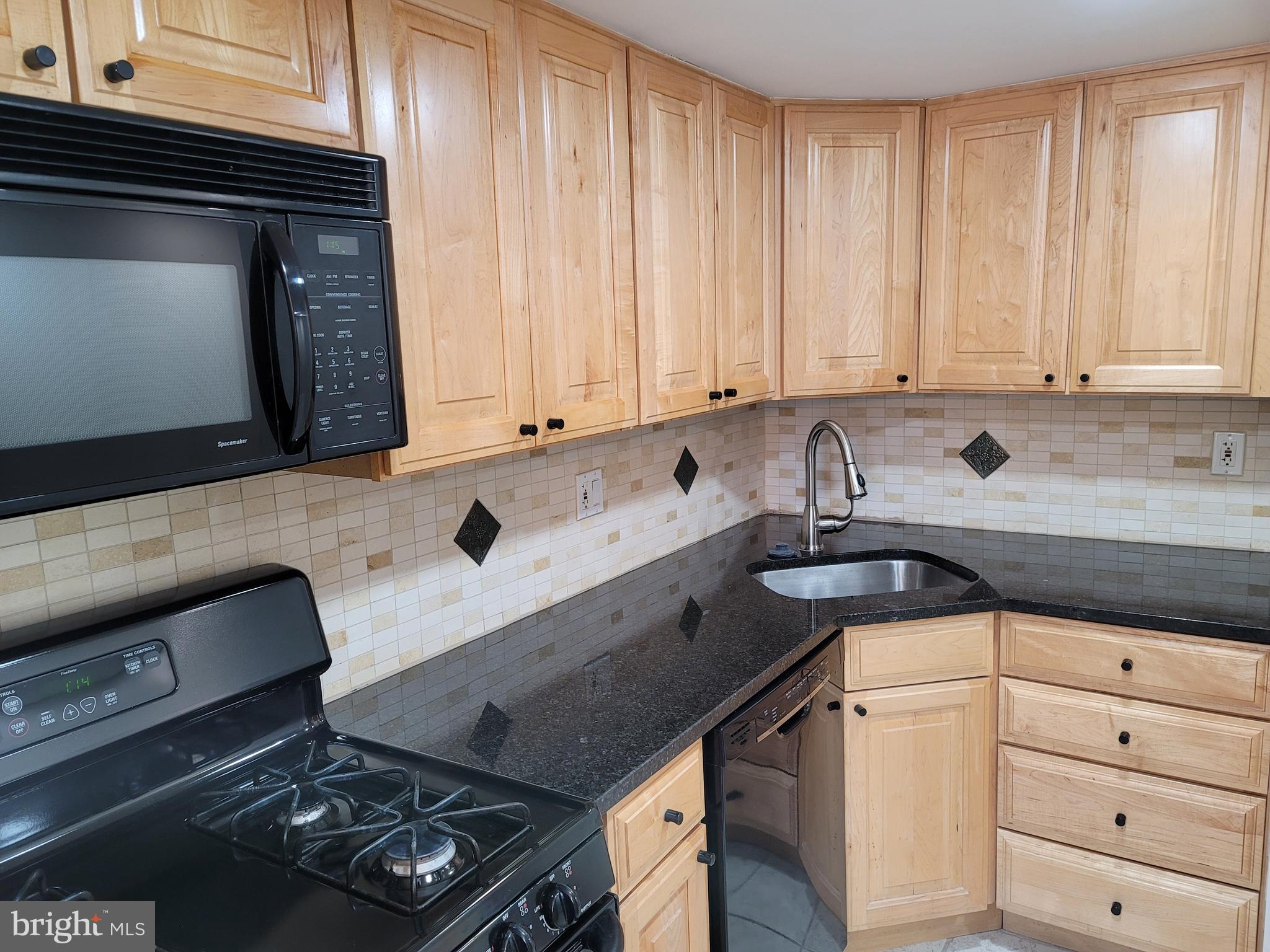 1411 Northgate Square, Unit 11B Reston, VA 20190 - Photo 9 of 15 Gallery Image 9