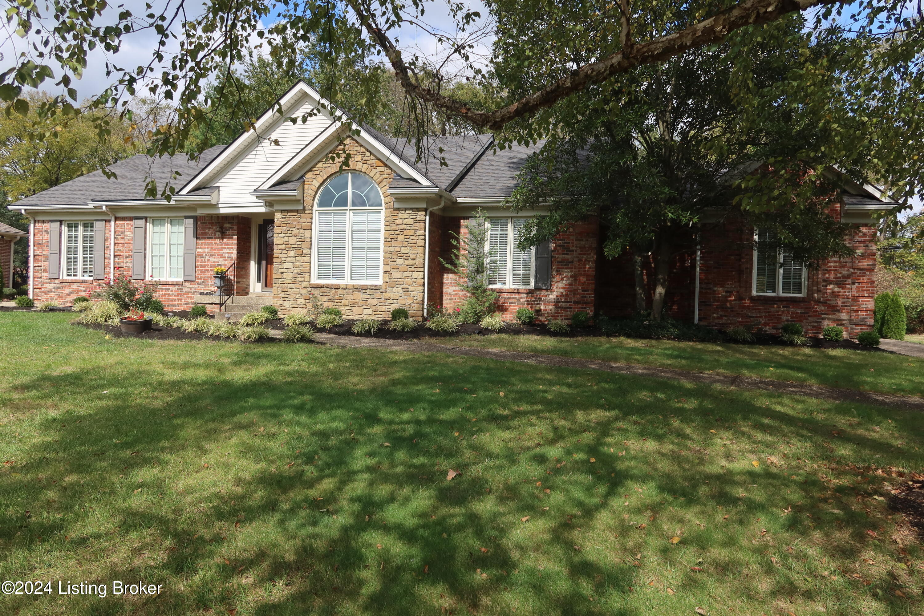 14905 Bircham Road Louisville, KY 40245 - Photo 3 of 73 2024-10-16 01.43.00