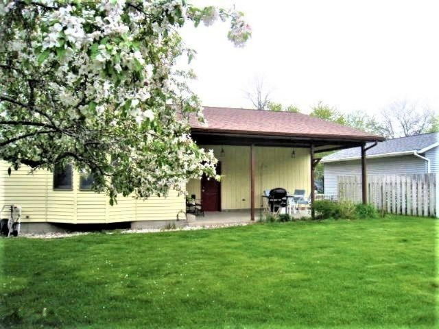 3268 Rockland Road Muskegon, MI 49441 - Photo 8 of 28 Backyard Patio 1