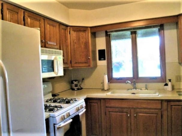 3268 Rockland Road Muskegon, MI 49441 - Photo 10 of 28 Kitchen1