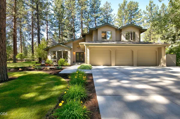 $969,000 | 60643 Thunderbird Court, Bend, OR 97702